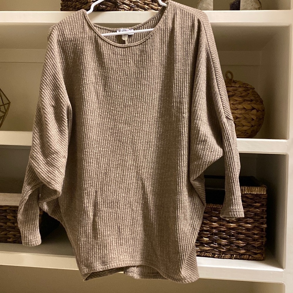 FASHION Nova oversized batwing sweater, size M